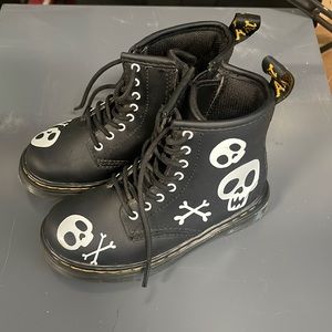 Dr Martens 1460 skull & bones leather lace up boots - toddler size 9 - EUC
